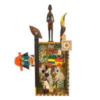 "Relicário com Tucano", 1999, Diversos objectos sobre caixa de madeira, 44x74x18cm [INDISPONÍVEL / UNAVAILABLE]