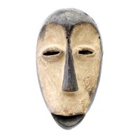 "Máscara Ritual", Lega, R.D. Congo, século XX, madeira, pigmento natural, 17x24x10cm