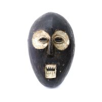 "Máscara Ritual", Lega, R.D. Congo, século XX, madeira, pigmento natural, 20x31x12cm