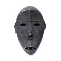 Ngbaka, "Máscara", R.D. Congo, século XX, madeira, argolas de metal, 24x36x13cm