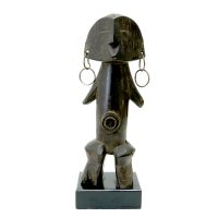 "Figura Yanda", Azande, R.D. Congo, madeira, argolas de metal, 10x32x10cm (sem base)