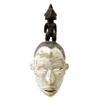 Máscara Okoroshi Oma, Igbo, R.D. Congo, Séc. XX, madeira, caulino, 18x41x10cm – Ref CC19-564