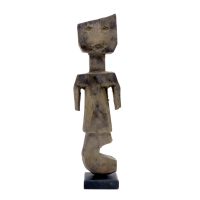 Figura Aklama, Adangbe, Gana, Séc. XX, madeira, 5x18x1cm – REF CCAK19-143