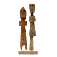 Ada Adan, "Par de Estatuetas Aklama #181 e #182", Gana, século XX, madeira, 3x18x1 e 3x17x2cm (respectivamente)