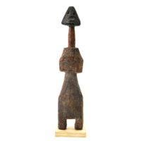 Figura Aklama, Adangbe, Gana, Séc. XX, madeira, pigmentos, 4x18x2cm – REF CCAK20-042