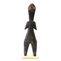 Figura Aklama, Adangbe, Gana, Séc. XX, madeira, pigmentos, 6x20x2cm – REF CCAK20-054 [COLECÇÃO CRUZES CANHOTO]