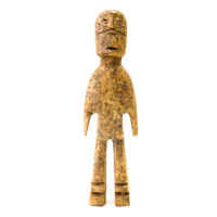 Figura Aklama antropomórfica, Adan (Adangbe), Togo/Gana, Séc. XX, madeira, pigmentos, 6x20x3cm – REF CCAK20-080