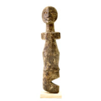 Figura Aklama, Adangbe, Gana, Séc. XX, madeira, pigmentos, 4x20x2cm – REF CCAK20-076