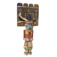 Figura Kachina Hopi, Arizona - EUA, Séc. XX, madeira, pigmentos, penas, 19x49x8cm – Ref CCT22-063