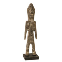 Figura Aklama, Adan, Gana, Séc. XX, madeira, pigmentos, 6x21x3cm – Ref CCAK22-003