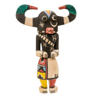 Figura Kachina, Hopi, Arizona - EUA, Séc. XX, madeira, pigmentos, 26x39x10cm – Ref CCT22-083 [INDISPONÍVEL / UNAVAILABLE]