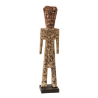 Figura Aklama, Adan, Gana, Séc. XX, madeira, pigmentos, 6x24x3cm – Ref CCAK22-014
