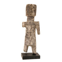 Figura Aklama, Adan, Gana, Séc. XX, madeira, pigmentos, 7x18x4cm – Ref CCAK22-018