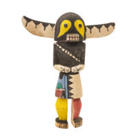 Figura Kachina, Hopi, Arizona - EUA, Séc. XX, madeira, pigmentos, 28x34x6cm – Ref CCT22-108