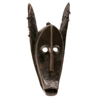Máscara Zoomórfica Kore Suruku (Hiena), Bamana (Bambara), Mali, Séc. XX, madeira, ráfia, 20×46×15cm – Ref CC20-258