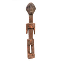 Figura Aklama, Adan, Gana, Séc. XX, madeira, pigmentos, 4x26x3cm – Ref CCAK19-158