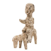 Figura Aklama (cavaleiro), Adan, Gana, Séc. XX, madeira, pigmentos, 24x26x8cm – Ref CCAK22-034