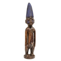 Figura Gemelar Ere Ibeji (macho), Yoruba, Nigéria, Séc. XX, madeira, pigmentos, 6x26x6cm – Ref CCT22-123