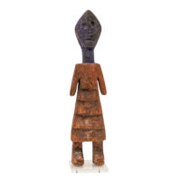 Figura Aklama, Adan (Adangbe), Gana, Séc. XX, madeira, pigmentos, 6x22x3cm – Ref CCAK23-001
