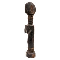 Boneca de Fertilidade (Biiga), Mossi, Burkina Faso, Séc. XX, madeira, pele animal, fibra natural, 6x32x8cm – Ref CC20-077