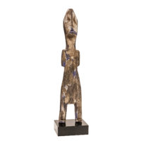 Figura Aklama, Adan (Adangbe), Gana, Séc. XX, madeira, pigmentos, 4x19x3cm – Ref CCAK23-005