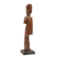 Figura Aklama, Adan (Adangbe), Gana, Séc. XX, madeira, pigmentos, 3x17x3cm – Ref CCAK23-010