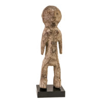 Figura Aklama, Adan (Adangbe), Togo/Gana, Séc. XX, madeira, pigmentos, 6x22x6cm – Ref CCAK23-014