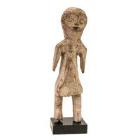 Figura Aklama, Adan (Adangbe), Togo/Gana, Séc. XX, madeira, pigmentos, 6x20x5cm – Ref CCAK23-015