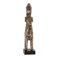 Figura Aklama, Adan (Adangbe), Togo/Gana, Séc. XX, madeira, pigmentos, 4x21x2cm – Ref CCAK23-017