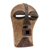 Máscara Kifwebe, Songye, R.D. Congo, Séc. XX, madeira, pigmentos, 25x40x20cm – Ref CCT21-056 [COLECÇÃO CRUZES CANHOTO]