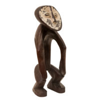 Figura ritual, Lega, R.D. Congo, Séc. XX, madeira, pigmentos, 9x30x7cm – Ref CCT23-025