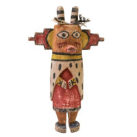 Figura Kachina, Hopi, Arizona - EUA, Séc. XX, madeira, pigmentos, penas, 23x38x10cm – Ref CCT23-046 [INDISPONÍVEL / UNAVAILABLE]