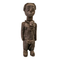 Figura de Maternidade, Ewe, Togo/Gana, Séc. XX, madeira, têxteis, contas, 9x29x9cm – Ref CCT23-048