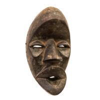 Máscara Gunye Ge, Dan, Libéria, Séc. XX, madeira, 12x22x9cm – Ref CCT23-111