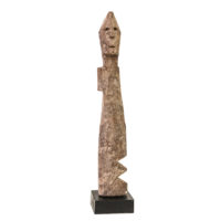 Figura Aklama, Adan (Adangbe), Togo/Gana, Séc. XX, madeira, pigmentos, 4x21x2cm – Ref CCAK23-020