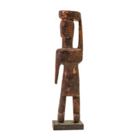 Figura Aklama, Adan (Adangbe), Togo/Gana, Séc. XX, madeira, pigmentos, 6x22x3cm – Ref CCAK23-025