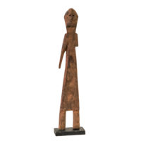Figura Aklama antropomórfica, Adan (Adangbe), Togo/Gana, Séc. XX, madeira, pigmentos, 5x25x2cm – Ref CCAK23-026