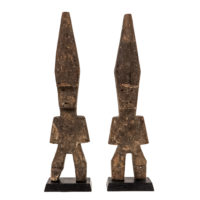 Par de figuras Aklama antropomórficas, Adan (Adangbe), Togo/Gana, Séc. XX, madeira, pigmentos, 6x26x3cm + 7x26x3cm – Ref CCAK20-013 + CCAK21-009