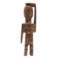Figura Aklama antropomórfica, Adan (Adangbe), Togo/Gana, Séc. XX, madeira, caulino, 8x25x4cm – Ref CCAK21-001