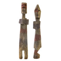 Par de figuras Aklama, Adan (Adangbe), Togo/Gana, Séc. XX, madeira, pigmentos, 7x17x2cm – REF CCAK20-071