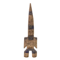 Figura Aklama, Adan (Adangbe), Togo/Gana, Séc. XX, madeira, pigmentos, 6x24x3cm – Ref CCAK20-091