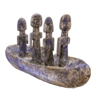 Barco com quatro figuras Aklama, Adan (Adangbe), Togo/Gana, Séc. XX, madeira, pigmentos, 55x30x20cm – Ref CCAK23-030