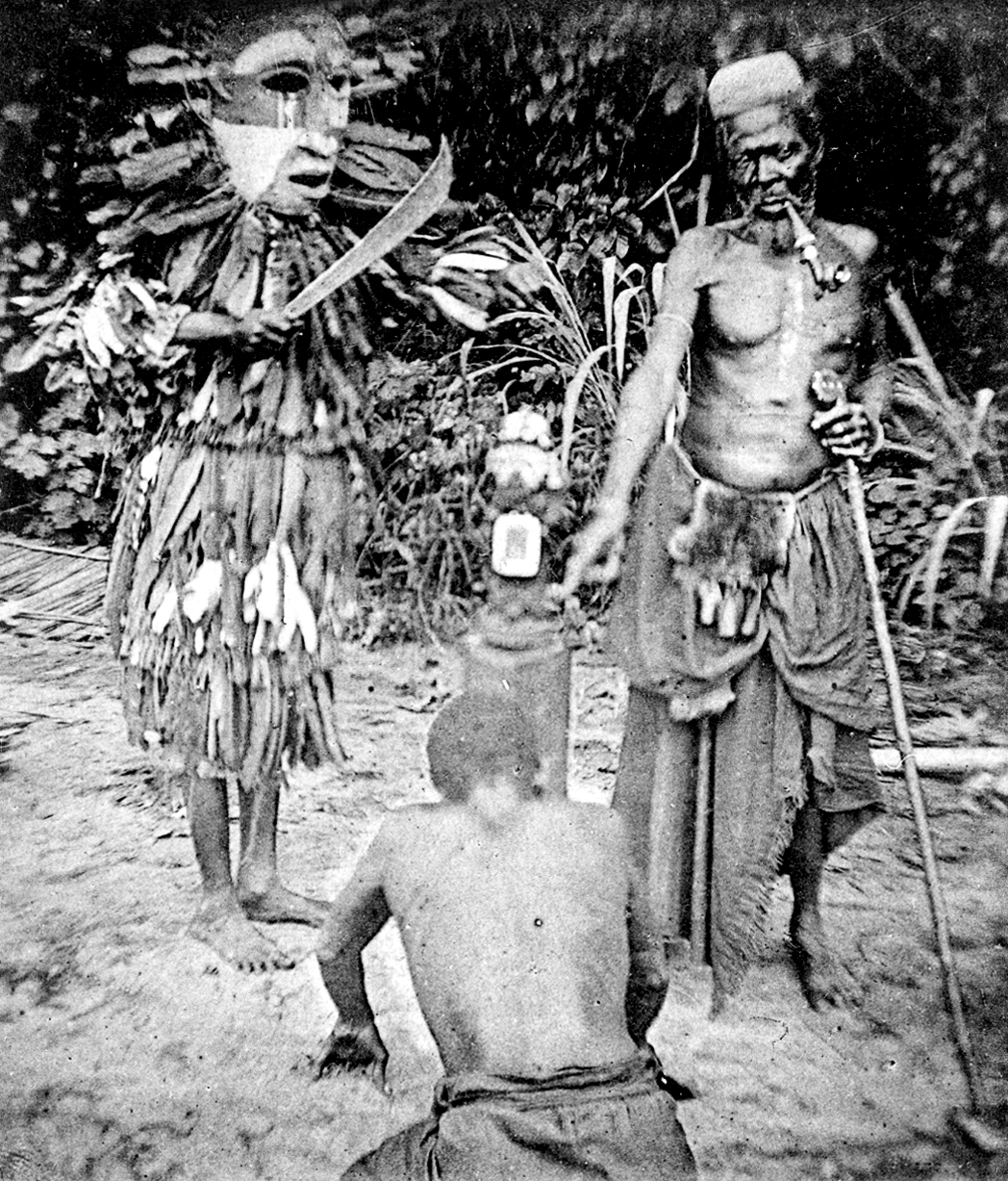 Robert-Visser-Vili-mask-field-photo-postcard-Congo
