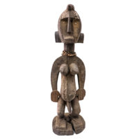 Figura Hermafrodita, Bambara (Bamana), Mali, meados Séc. XX, madeira, metal, contas, 19x66x20 – Ref CC19-098