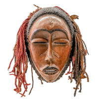 "Máscara Ritual Mwana Pwo", Chokwe, R.D. Congo, século XX, madeira, tecido, palha, 28x33x30cm [INDISPONÍVEL/UNAVAILABLE]