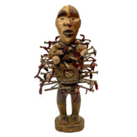 Kongo, "Figura Fetiche Nkisi Nkondi", R.D. Congo, século XX, madeira, tecido, pregos, 15x32x16cm