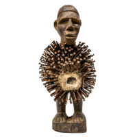 Nkisi Nkondi, Kongo, R.D. Congo ou Angola, Séc. XX, madeira, pregos, vidro, 14x29x13cm – CC20-117