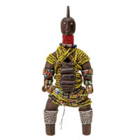 "Doll", Namji, Camarões, século XX, madeira, corda, conchas, contas, 12x31x9cm [INDISPONÍVEL / UNAVAILABLE]