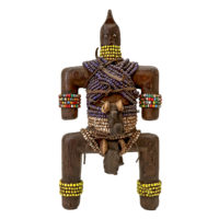 "Doll", Namji, Camarões, século XX, madeira, conchas, contas, couro, 13x27x8cm [INDISPONÍVEL / UNAVAILABLE]