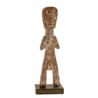Figura Antropomórfica Aklama, Adan (Adangbe), Togo/Gana, Séc. XX, madeira, pigmentos, 5x17x2cm – Ref CCAK24-001